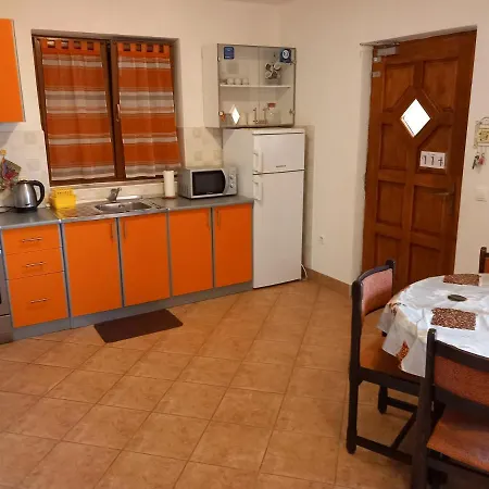 Iva Apartmán *